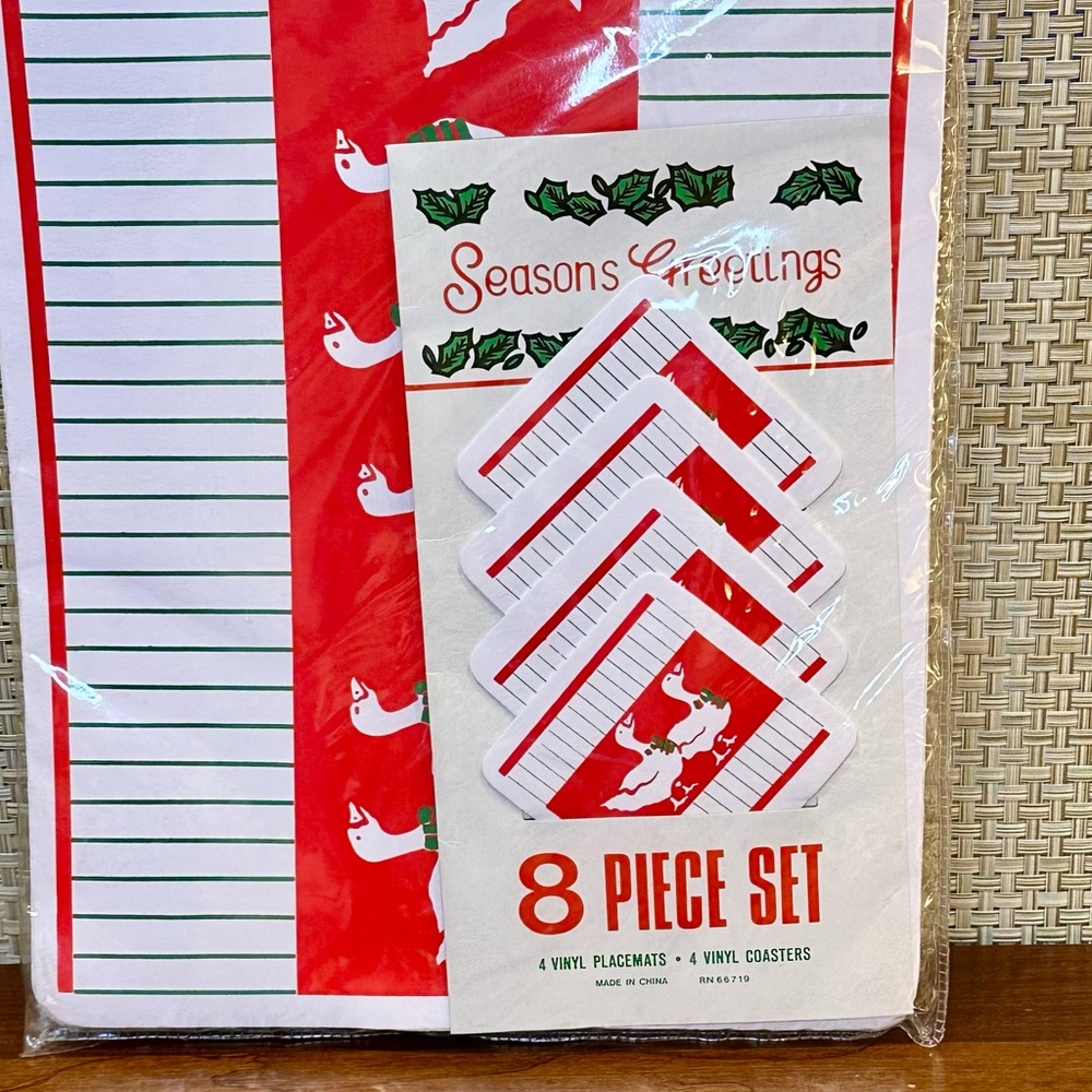 🎄🌟HP🌟VTG 1990s NIP 4 Goose Theme Vinyl Christmas Placemats & 4 Coasters - Picture 2 of 6